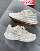 Nike Air Zoom Revolution - Creme