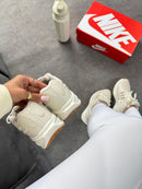 Nike Air Zoom Revolution - Creme