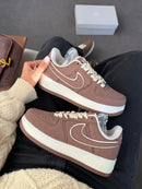 Nike Air Force Luxo - Canela/Off