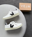 Veja V-10 - Branco/Preto