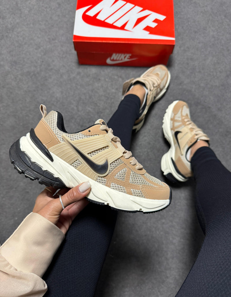 Nike V2k - bege/preto