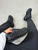 On CloudSurfer Max Premium - All Black
