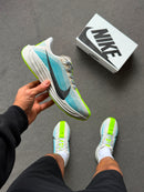 Nike Pegasus Plus - Cinza/Limão