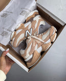 New Balance 9060 Premium - Caramelo/OFF