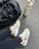 On Cloud Surfer Max - Off/White/Preto