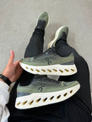 On CloudSurfer Max Premium - Verde Militar