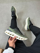 On CloudSurfer Max Premium - Verde Militar