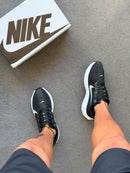 Nike Pegasus Plus - Preto/Branco