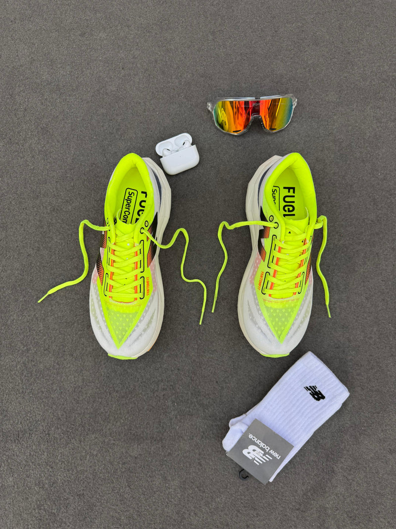 New Balance FuelCell Elite V4 - Neon