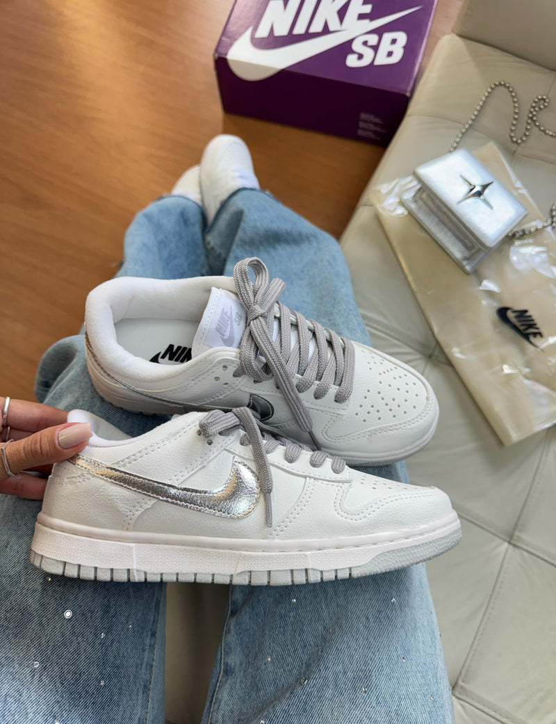 Nike Dunk Low Pro - Branco c/ prata