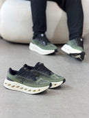 On CloudSurfer Max Premium - Verde Militar