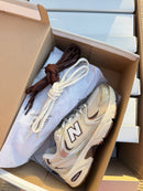 New Balance 530 - Off/Dourado/Café