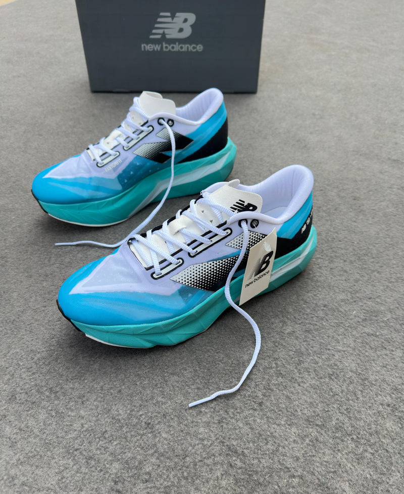 New Balance FuelCell SC Elite V4 - Azul Aqua