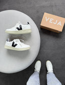 Veja V-10 - Branco/Preto