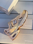 New Balance 530 - Off/Dourado/Café