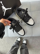 Nike Jordan Low Luxo - Preto Brilho