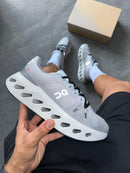 On Cloudtilt Premium - Cinza