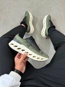 On CloudSurfer Max Premium - Verde Militar