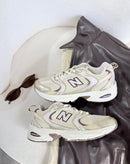 New Balance 530 - Off/Dourado/Café