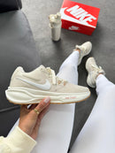 Nike Air Zoom Revolution - Creme