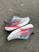 New Balance Fulcell Supercom Elite V5 - Grafite/Vermelho
