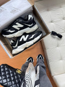 New Balance 9060 Premium - Preto/Branco