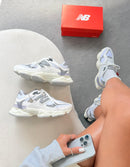 New Balance 9060 - Branco Croco/Cinza