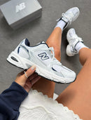 New Balance 530 1ª linha - Branco/Marinho