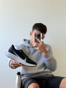 Nike Pegasus Plus - Preto/Branco