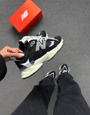 New Balance 9060 - Preto/Preto/Off