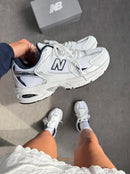 New Balance 530 1ª linha - Branco/Marinho