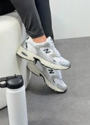 New Balance 530 - Branco/Prata