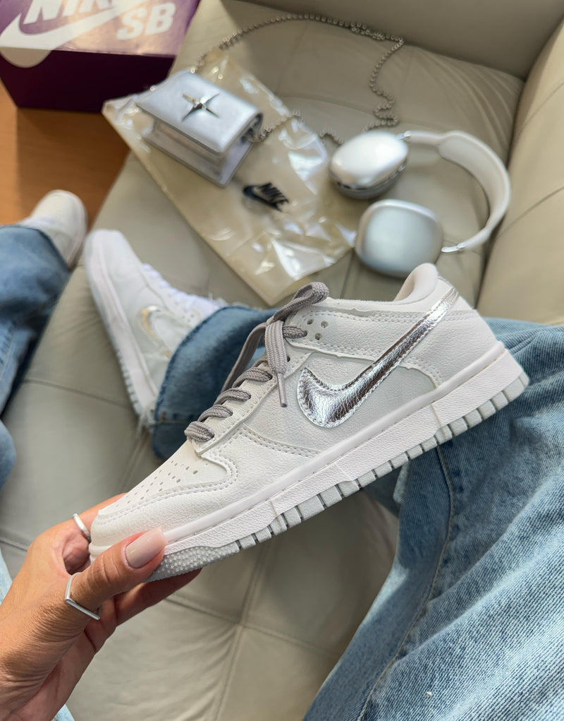 Nike Dunk Low Pro - Branco c/ prata
