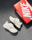 Nike Journey Run - Off/Caqui