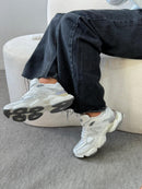 New Balance 9060 Premium - Cinza claro/Branco