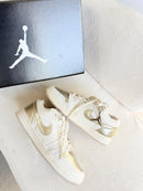 Tênis Jordan Low 01 - Off/Ouro