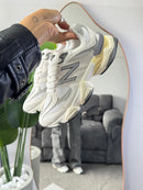 New Balance 9060 Premium - Branco/Cinza