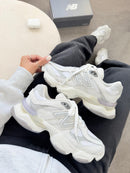 New Balance 9060 Premium - Cinza claro/Branco