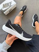 Nike Pegasus Plus - Preto/Branco