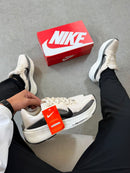 Nike Air Zoom Pegasus 42 Premium - Off/Preto