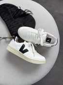 Veja V-10 - Branco/Preto