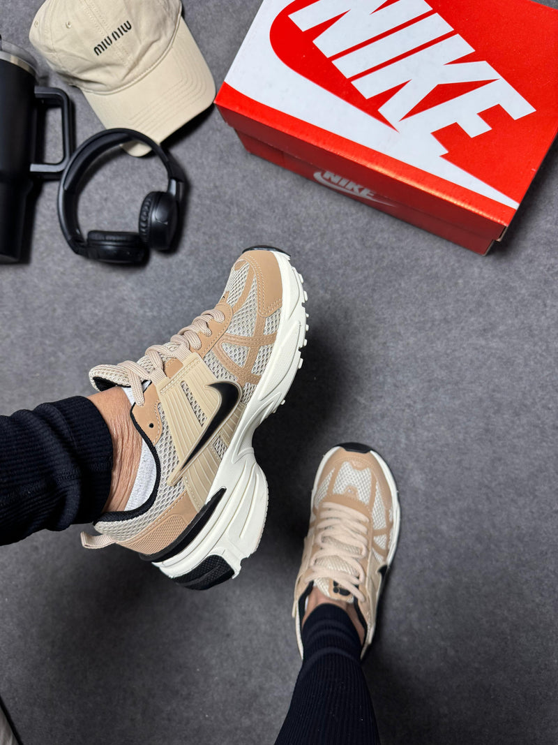 Nike V2k - bege/preto