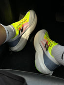 New Balance FuelCell Elite V4 - Neon