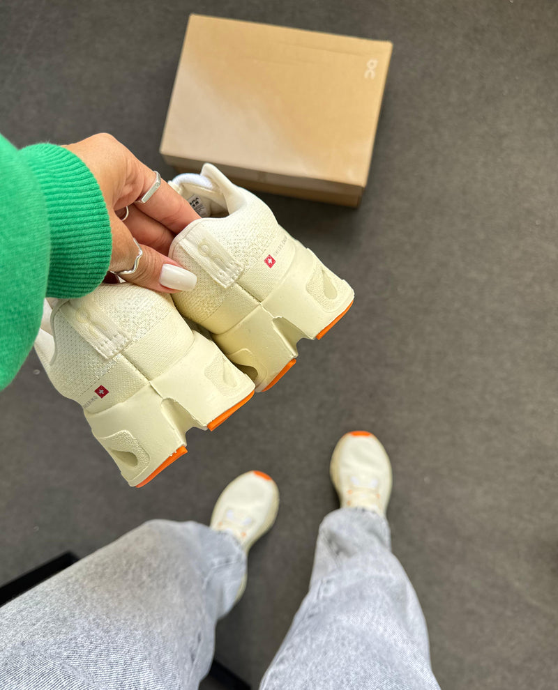 On Cloud Eclipse 2 "Virgínia" - Off/ laranja