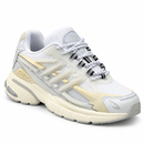 Adidas x Pharrell Jellyfish – Off-White & Beige — vista frontal em três quartos, ponta à direita
