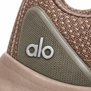 Alo Runner – Chocolate — detalhe do logo e textura