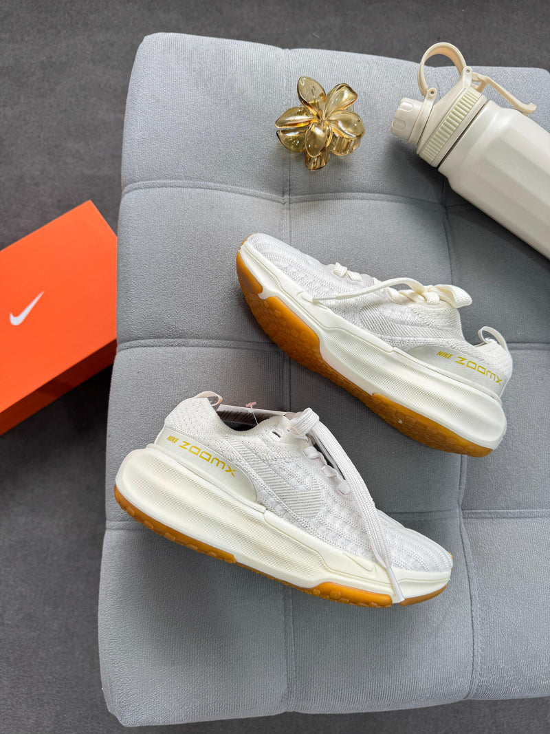 Nike Zoom X Invincible run 3 - Bege/ouro