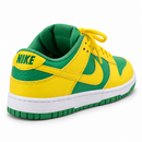 Dunk Low Pro Brasil – traseira em três-quartos com cadarço Yellow