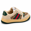 Gucci Screener Off-White & Green — vista traseira em perspectiva em fundo branco
