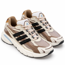 Adidas x Pharrell Jellyfish Off-White & Brown — par em três quartos em fundo branco